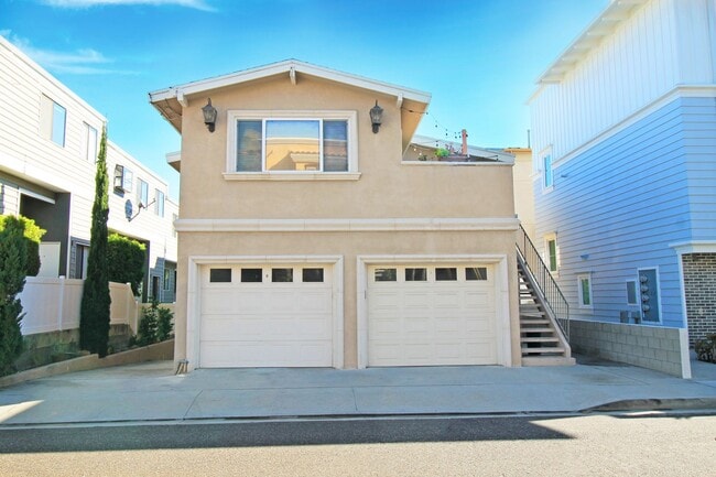 Building Photo - 1126 Cypress Ave Unit 3