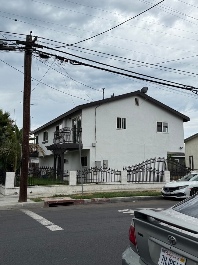 Outside Side View - 1875 Lemon Ave Apartments Unit B