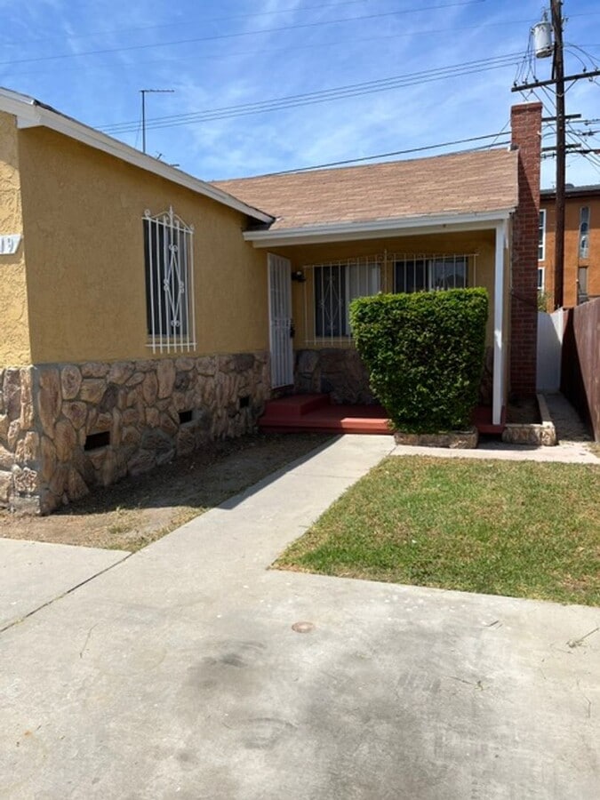 Don’t miss this opportunity to lease a beautifully updated home in one of Gardena’s most convenie... - Don’t miss this opportunity to lease a beautifully updated home in one of Gardena’s most convenie...