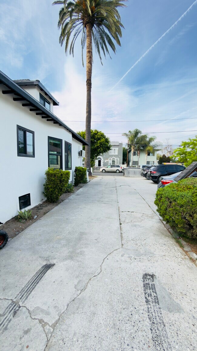 Photo - 1162 E 46th St