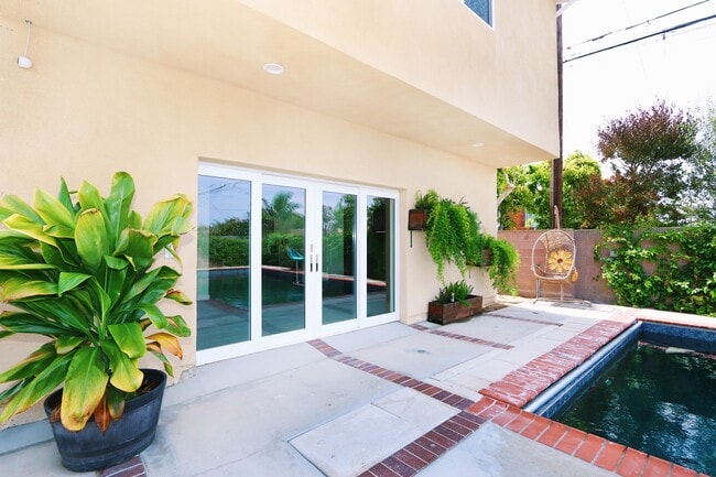 Guest house studio unit 1 - 4814 Torrance Blvd Unit 1