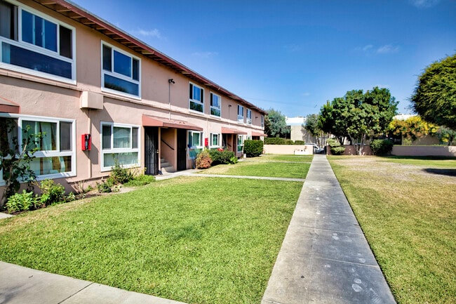 Photo - 7800 Madison St