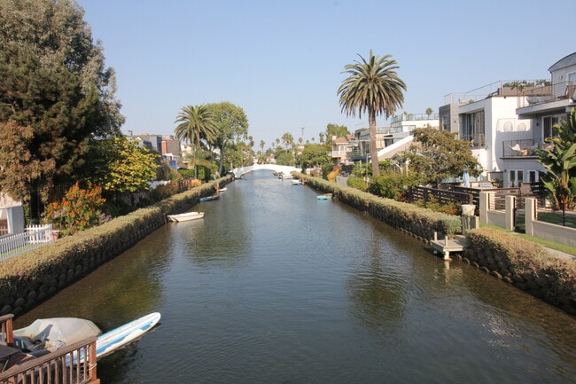 Venice Canals - 2010 Pacific Ave Unit #1