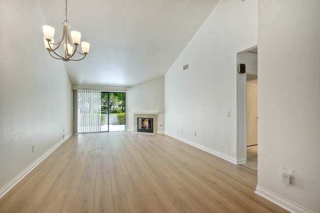 Photo - 1956 Sandstone Vista Ln Townhome