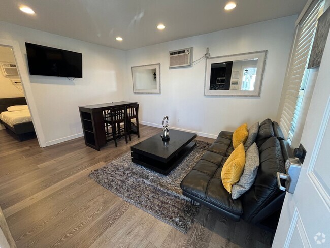 Building Photo - 14248 Oxnard St Unit 2 Rental