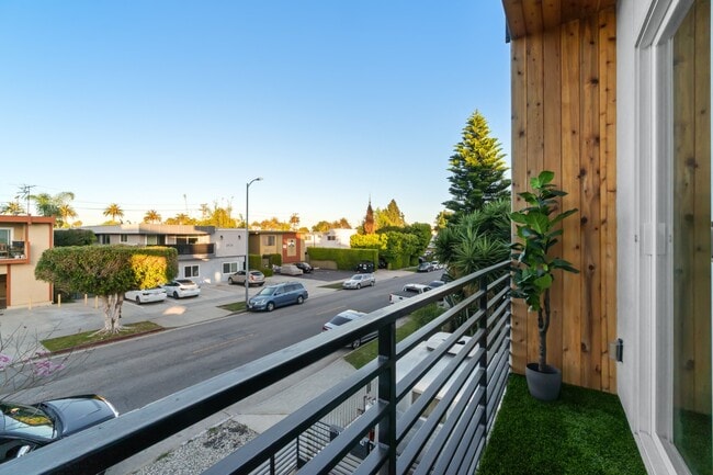 Photo - 3917 Inglewood Blvd Unit 1-B