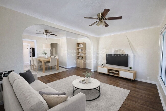 Building Photo - 3014 Division St