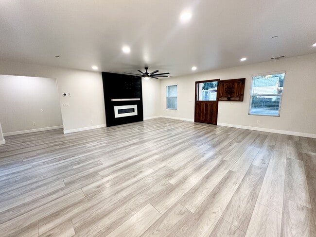 Photo - 2315 Tavern Rd