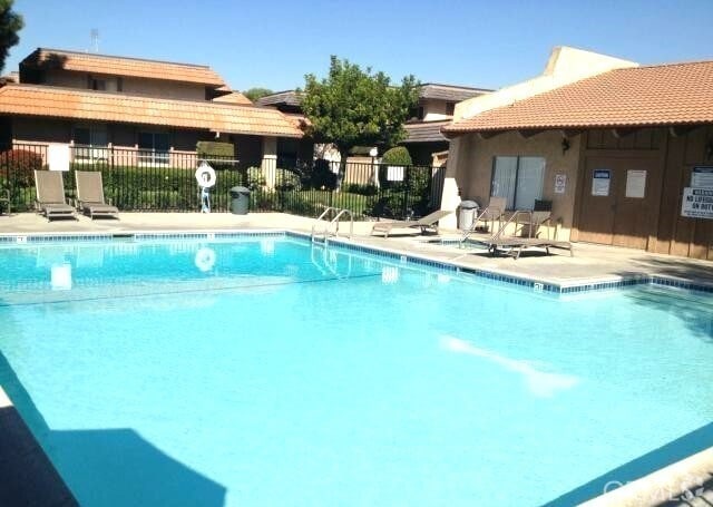 Building Photo - 1008 Las Lomas Dr Unit C Rental