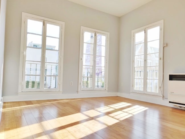 Photo - 5139 Melrose Avenue