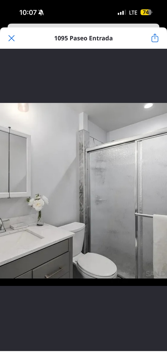 Upgraded bathroom - 1095 Paseo Entrada