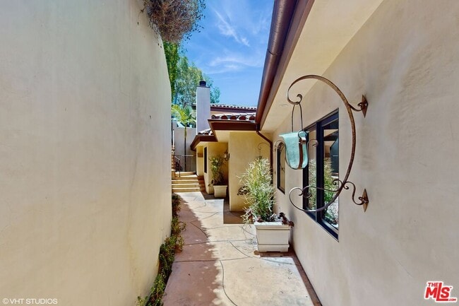 Photo - 3311 Deronda Dr