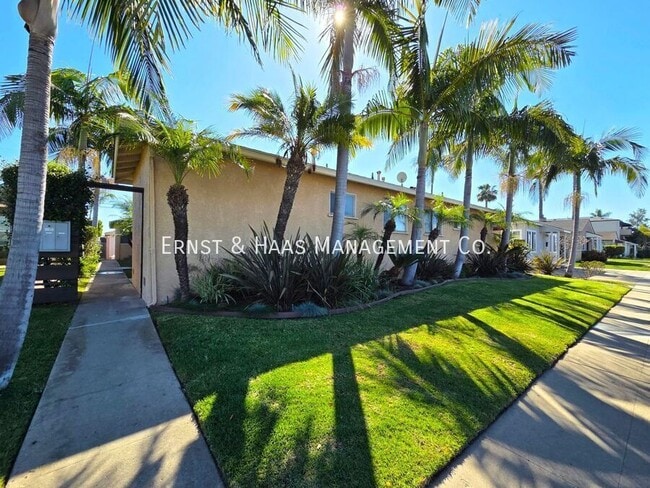 Building Photo - 4552 N Lakewood Blvd