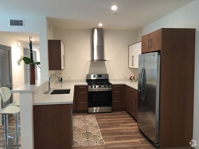 Building Photo - 4600 Coldwater Canyon Ave Unit 102 Rental