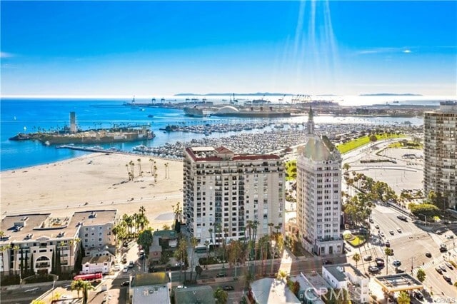 Building Photo - 850 E Ocean Blvd Unit 202