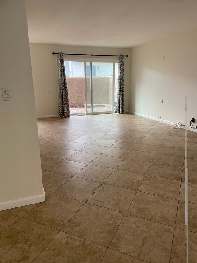 Photo - 1916 Warfield Ave Unit 1