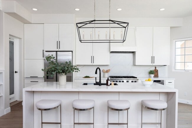 Building Photo - Oceanside Gem with ocean view and a 5-Minute Walk to the Beach/Pier