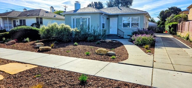 Building Photo - Cute NE 2 Bedroom, 1 Bath Home close to Hancock College