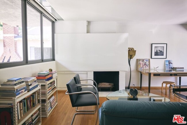 Photo - 423 W Ellis Ave