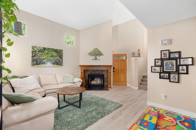 Photo - 2 Piccadilly Ct