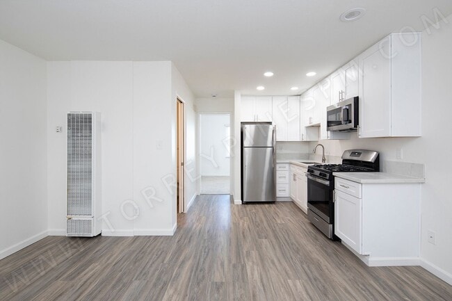Building Photo - *OPEN HOUSE: 11/1 9:30-11:30AM* 1 BR Apart... Unit 09