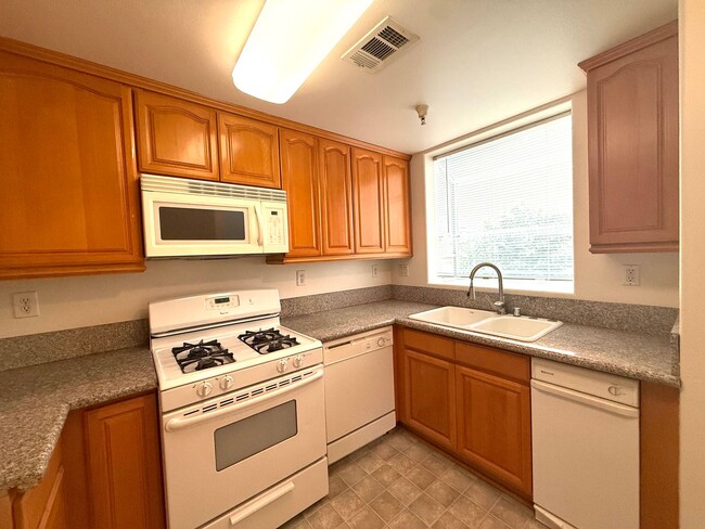 Photo - 2054 Unit C