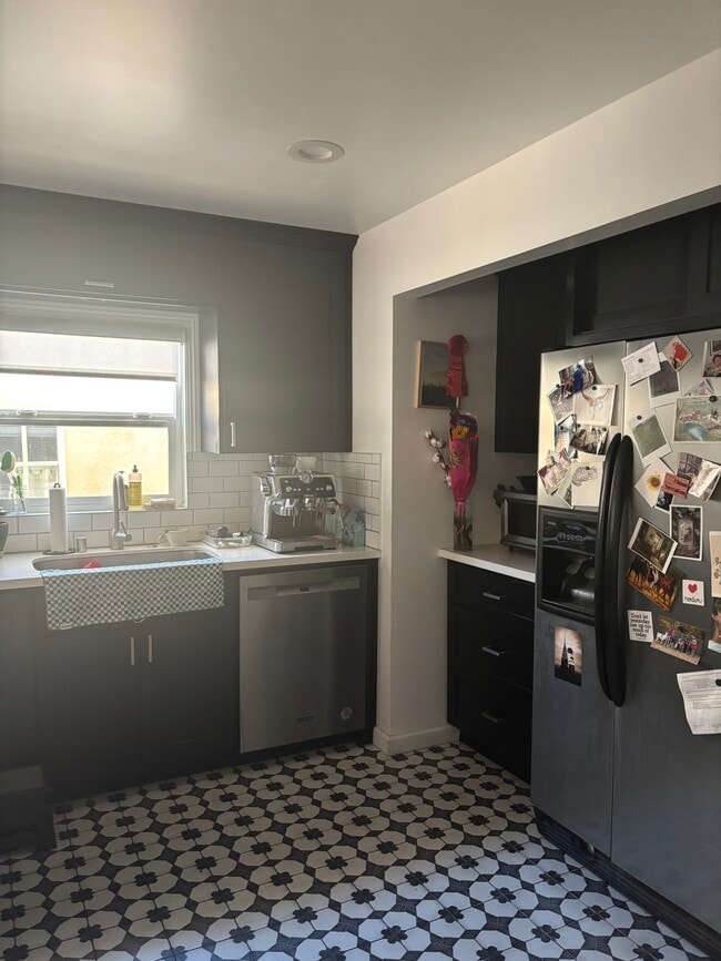 Photo - 333 N Occidental Blvd