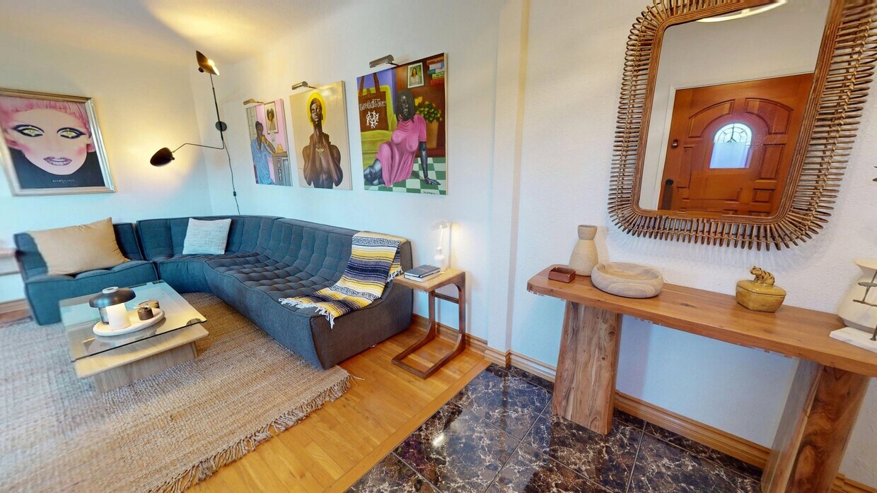 3D Tour - 9001 Lloyd Pl