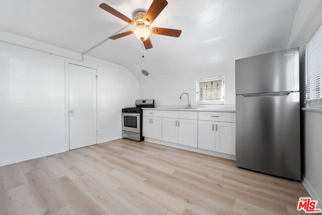 Photo - 11924 Rochester Ave