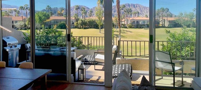 The open air concept is really relaxing - 55513 Winged Foot Condo Unit PGA WEST