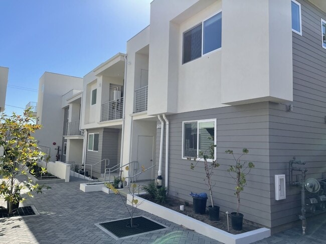 Photo - State of the Art, 2 bed 2.5 bath Luxury Condo in Ventura! Unit 1256