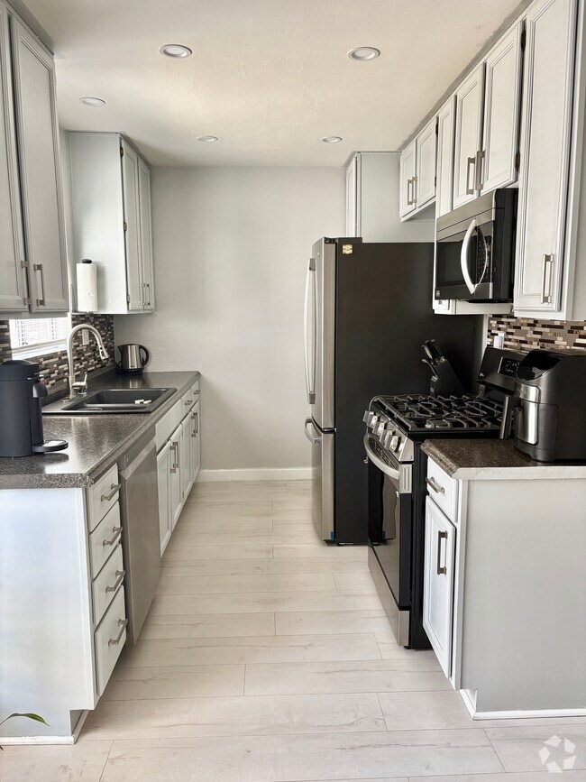 Building Photo - 9901 Independence Ave Unit D Rental