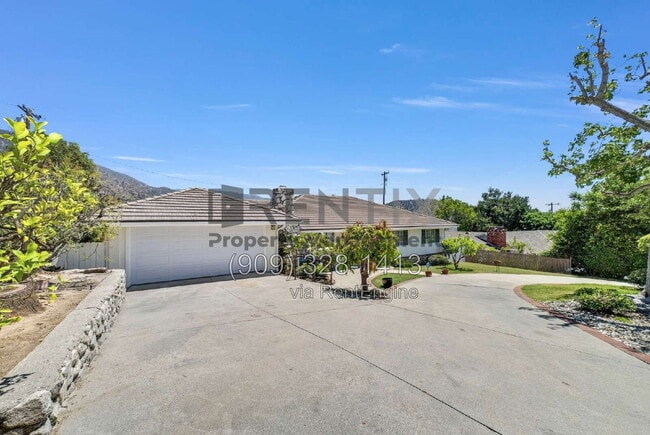 Photo - 1920 Oakwood Ave
