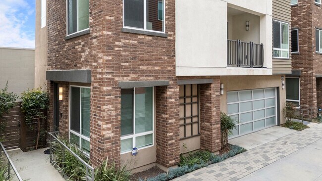 Photo - Detached Townhome - Private Roof Deck - With 360 Panoramic Views