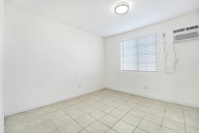 Photo - 400 W 109th St