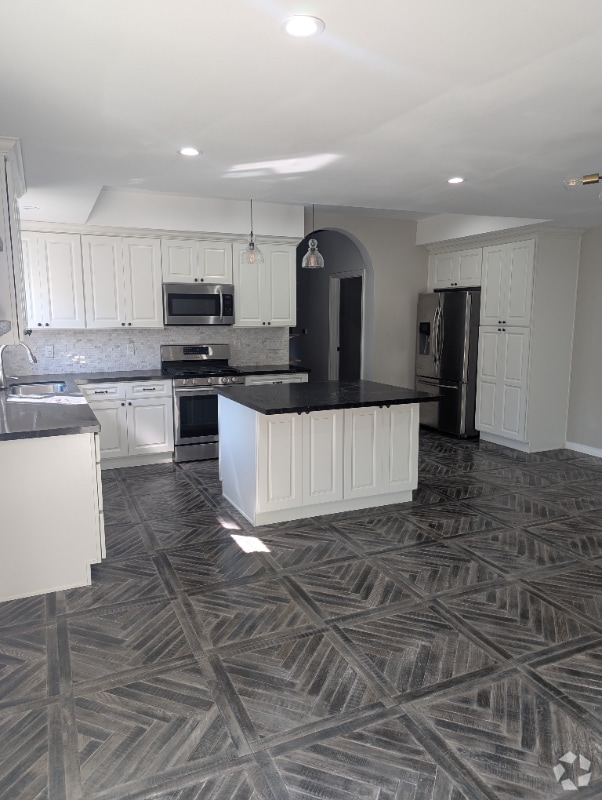 Building Photo - 3115 Hollycrest Dr Rental