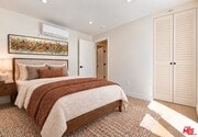 Photo - 1070 Masselin Ave