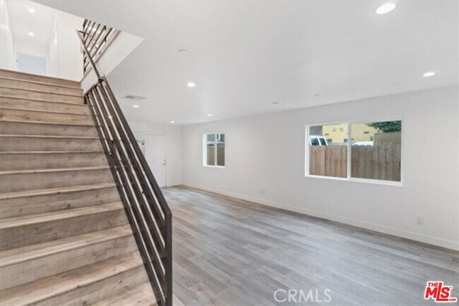 Photo - 5643 Willowcrest Ave
