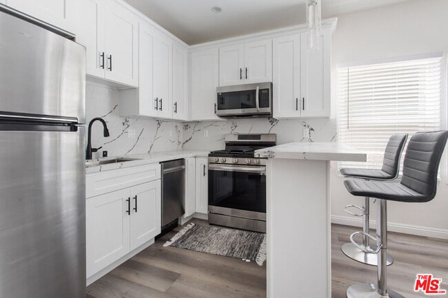 Photo - 1460 W 22nd St