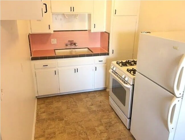 Photo - 3728.5 Ingraham St