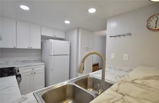 Photo - Sophisticated Space Designed for Comfort
