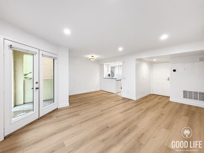 Photo - Charming 2BD/2BA Condo in Hillcrest W/ W/D...