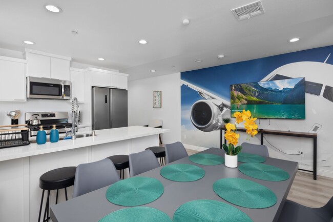 Building Photo - New Construction 4-Unit Townhome Community | Luxury Living Near DTLA Unit #4159