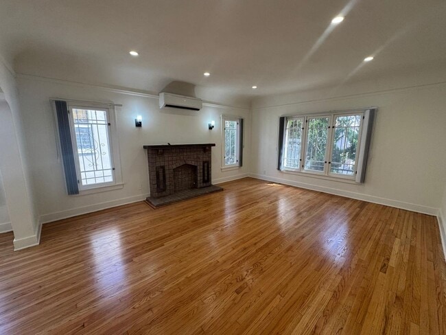 Photo - 115-119 S. Sycamore Ave. Unit 117