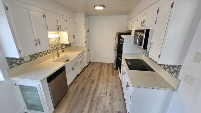 Photo - 2130 Beachwood Dr Apartment Unit 8