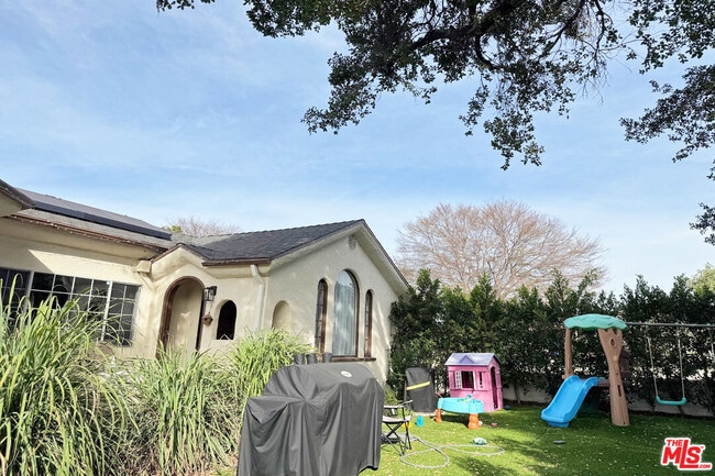 Building Photo - 1245 N Orchard Dr