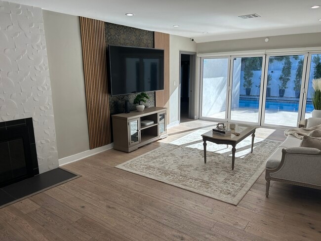 Photo - 4912 Alonzo Ave