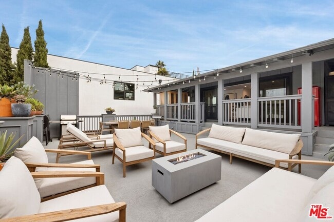 Building Photo - 637 Santa Clara Ave