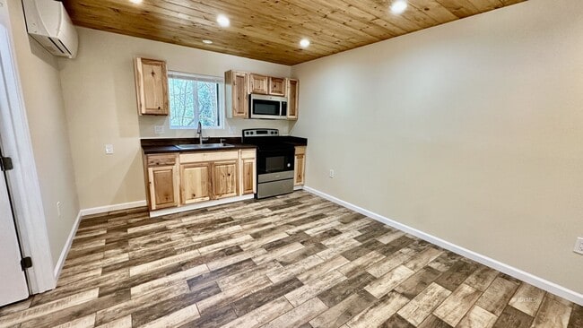 Photo - 1 Bedroom Cabin in town