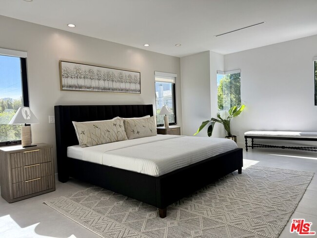 Photo - 201 S Bedford Dr